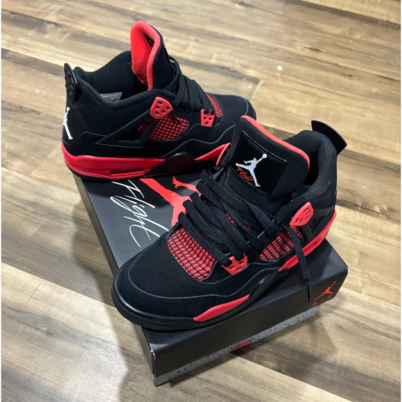 Jordan 4 Retro Red Thunder Size 6y